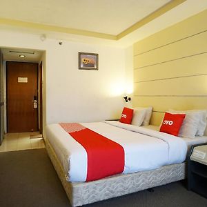 Capital O 1963 Hotel The New Benakutai